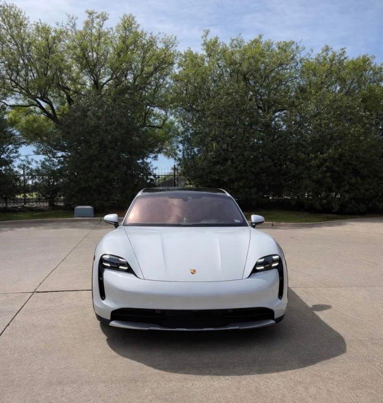 2024 Porsche Taycan 4S Cross Turismo's photo